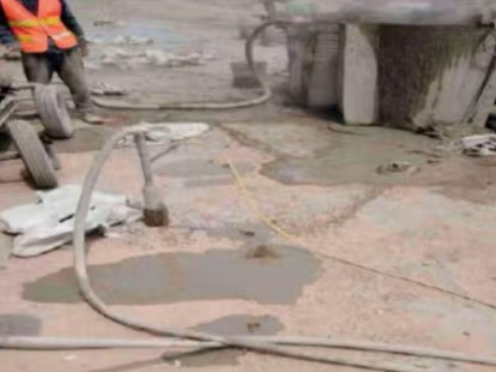 阿拉山口水泥混凝土路面板底注浆技术 路面脱空注浆整治方案